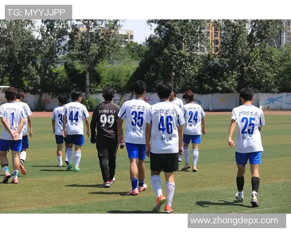 下哈特市与北惠灵顿的激烈对决展现足球魅力与团队精神